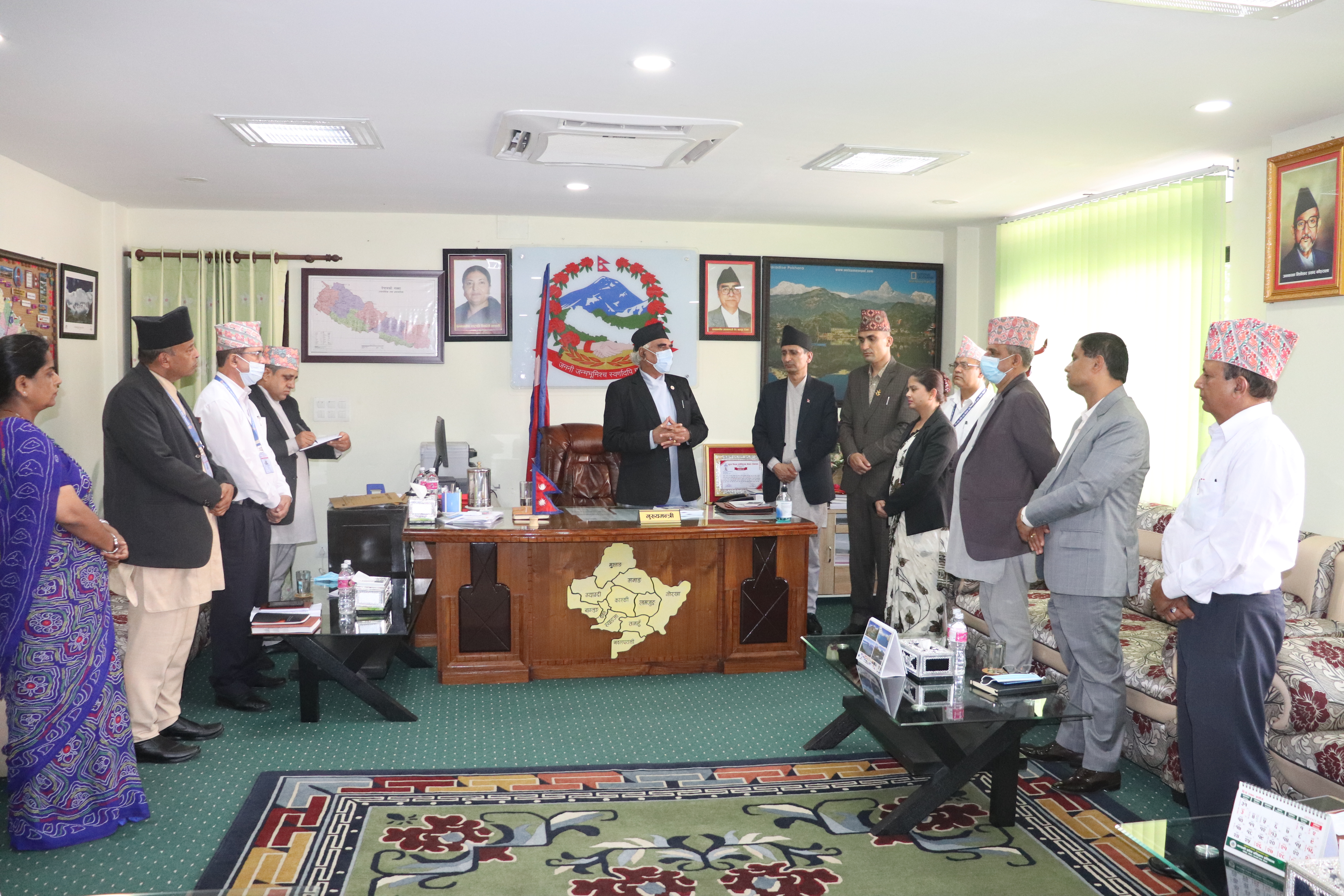 आ.व. २०७७/७८ को वार्षिक प्रतिवेदन माननीय मुख्यमन्त्रीज्यूलाई हस्तान्तरण गर्दै