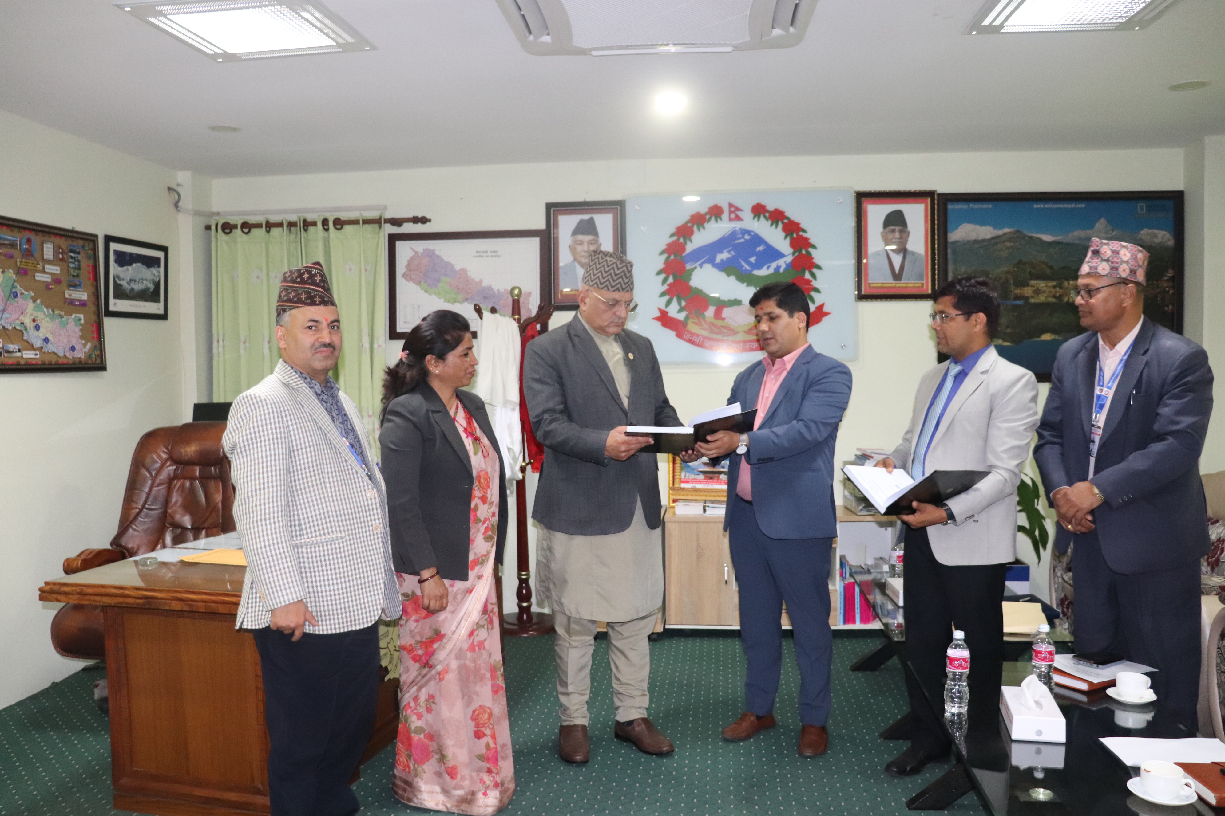 योजना कार्यान्वयनमा देखिएका समस्याहरूको पहिचान र निराकरणका लागि सुझाव तथा सिफारीस प्रतिवेदन बुझाउने कार्यक्रम।